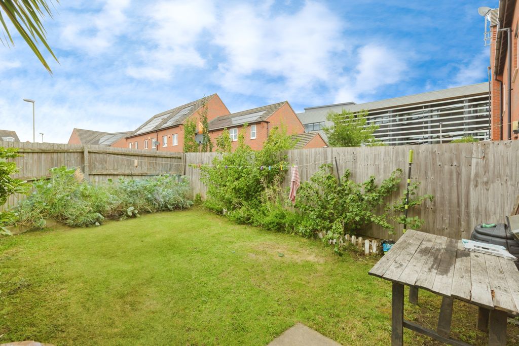 Property photo 2 of 21 Garden