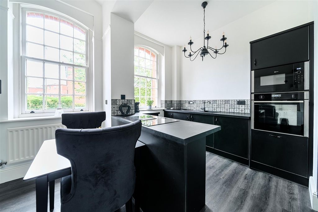 Property photo 3 of 17 Kitchen Diner