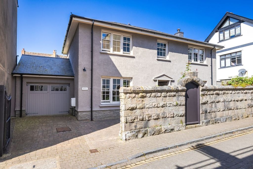 Property photo 1 of 30