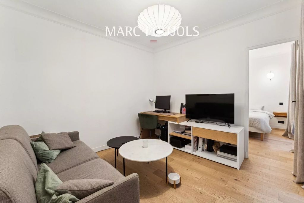 Property photo 1 of 10 Paris 16 Victor Hugo Renovated 4-Room Apartment In A Quiet Location