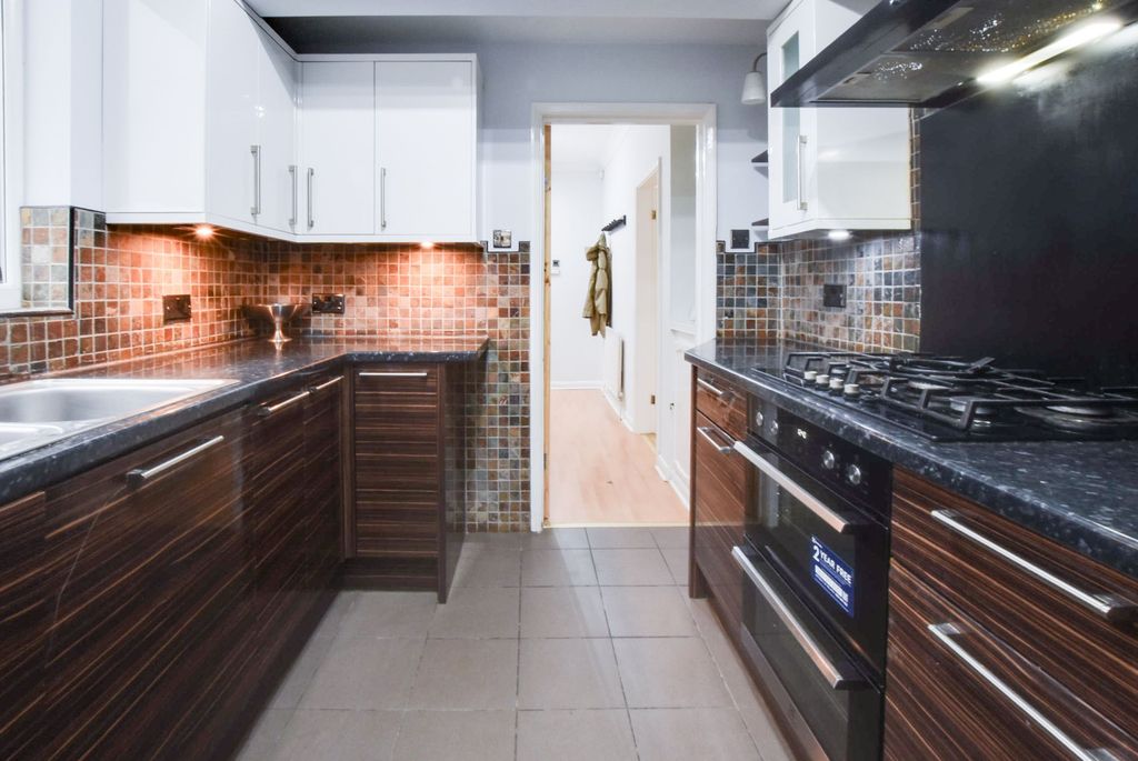 Property photo 2 of 35