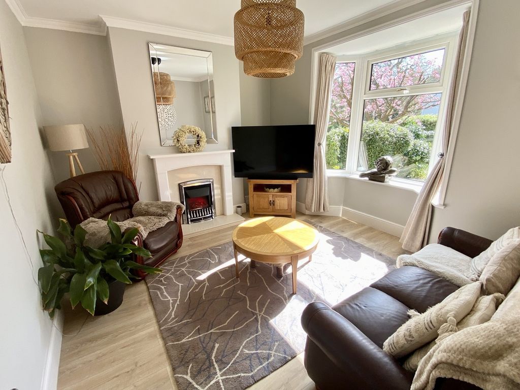 Property photo 2 of 14 Lounge