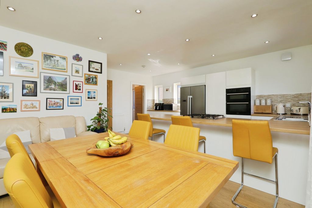 Property photo 3 of 31 Img_2181