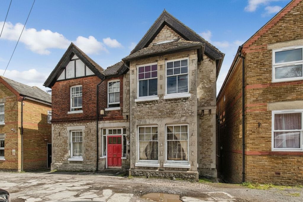 Property photo 1 of 6