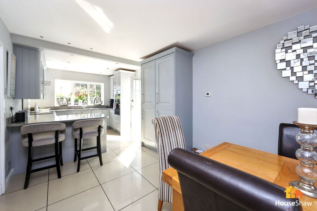 Property photo 2 of 31