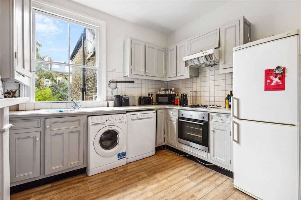 Property photo 2 of 10 Kitchen