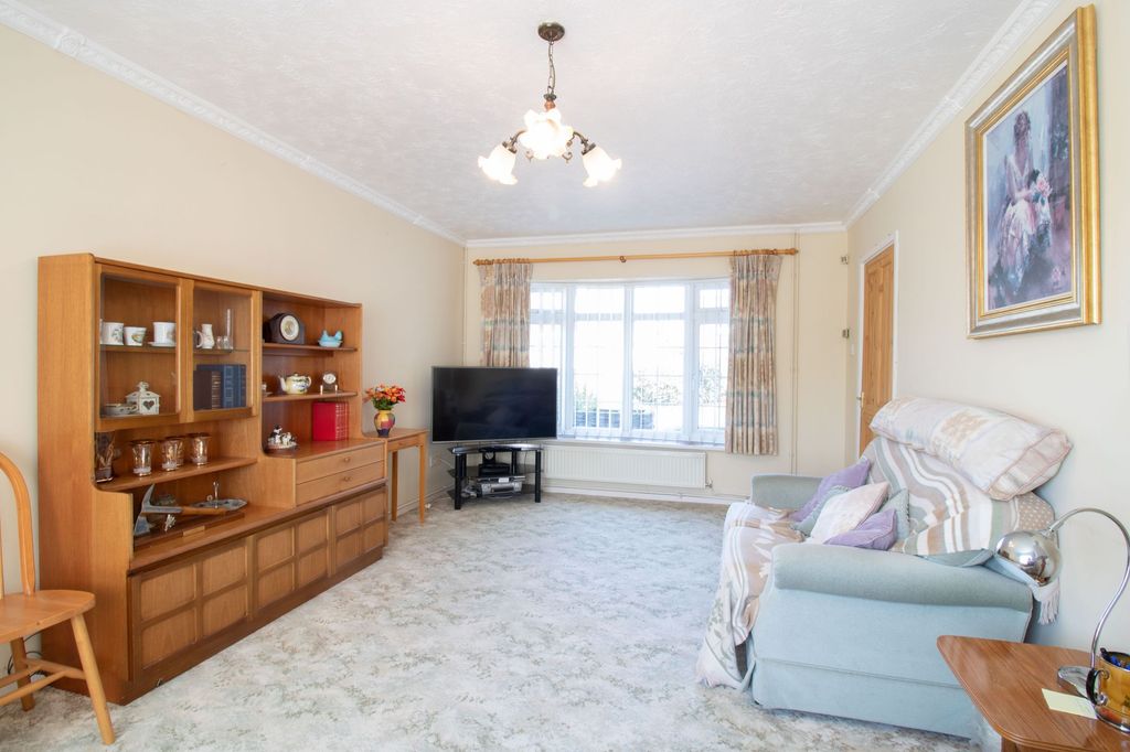 Property photo 3 of 47