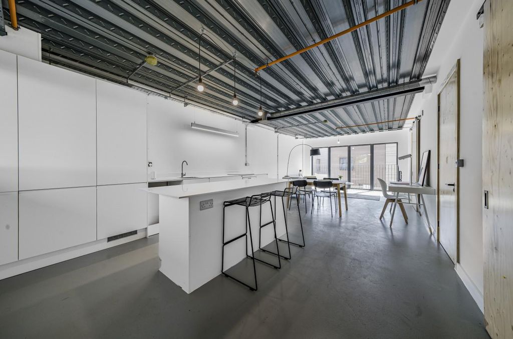 Property photo 3 of 12 994152 (3).Jpg