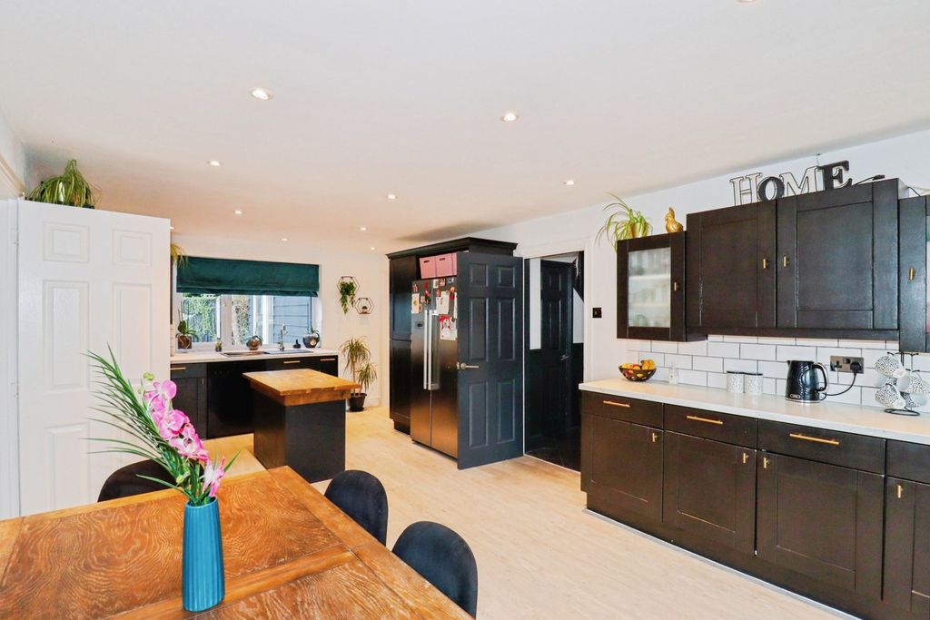 Property photo 3 of 17 Photo