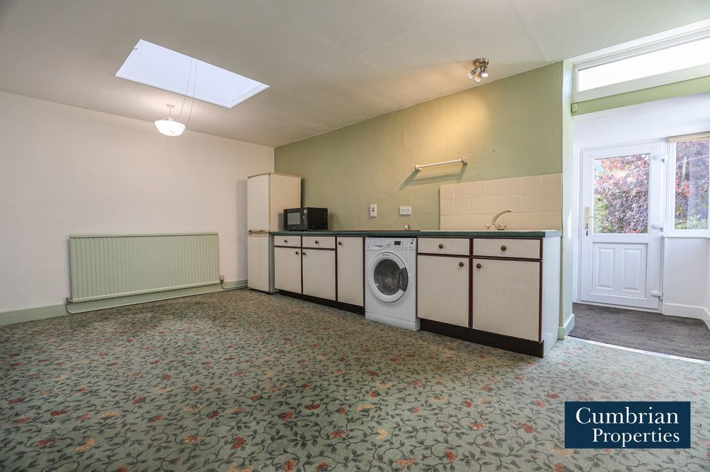 Property photo 2 of 12 Dining Kitchen