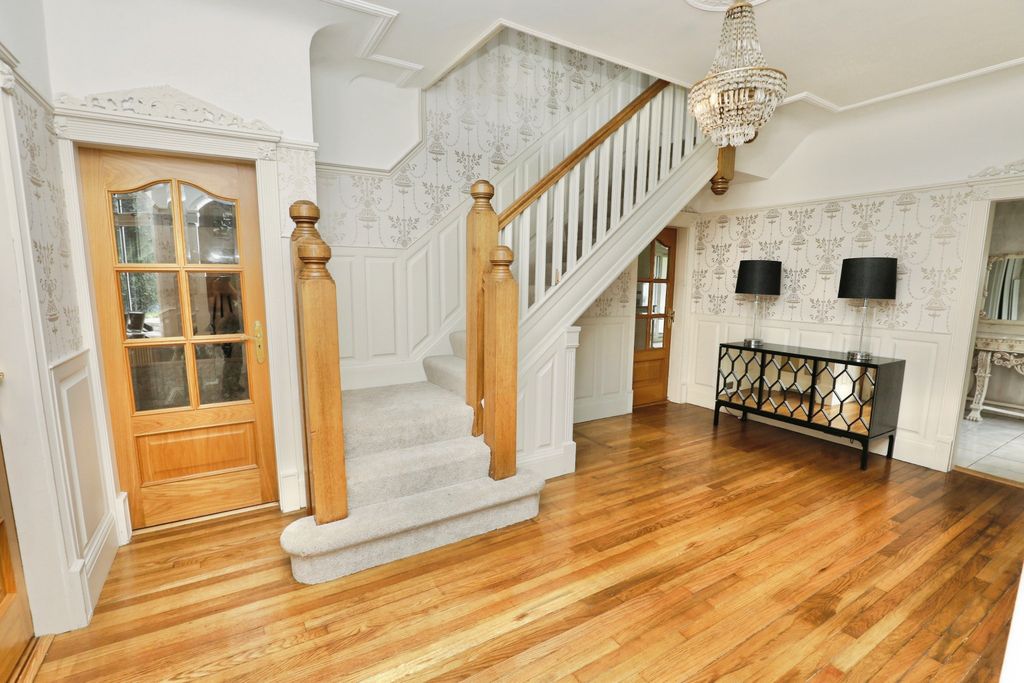 Property photo 2 of 19 Hall