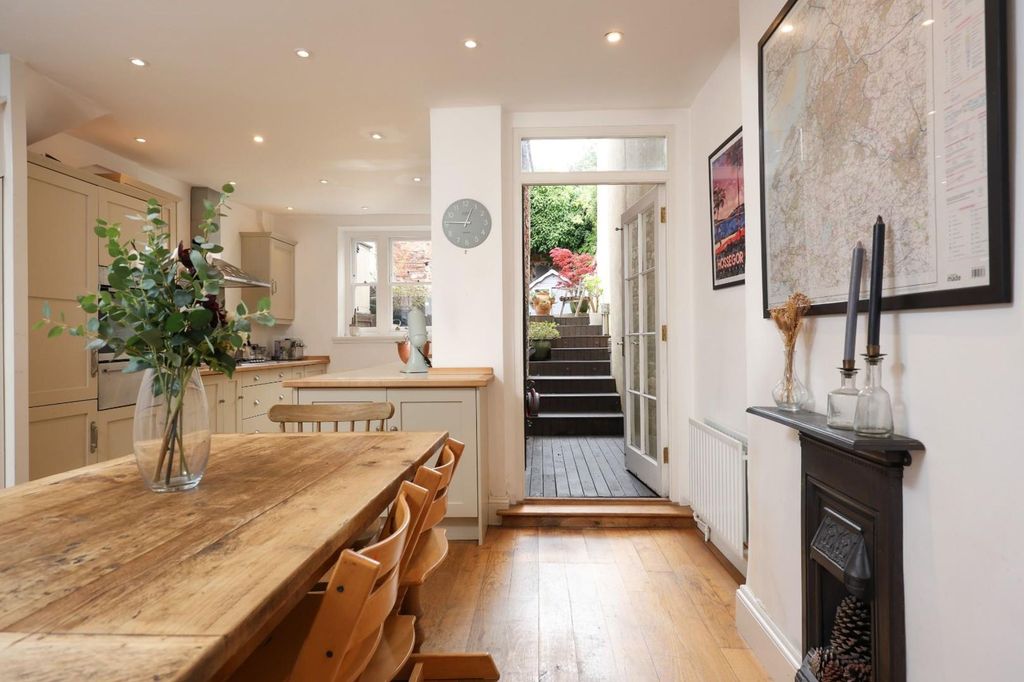 Property photo 1 of 22 7 Southernhay Avenue 5.Jpg