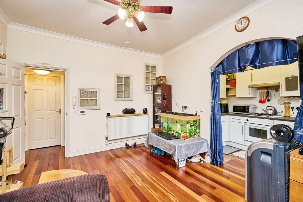 Property photo 2 of 7 Picture No. 21