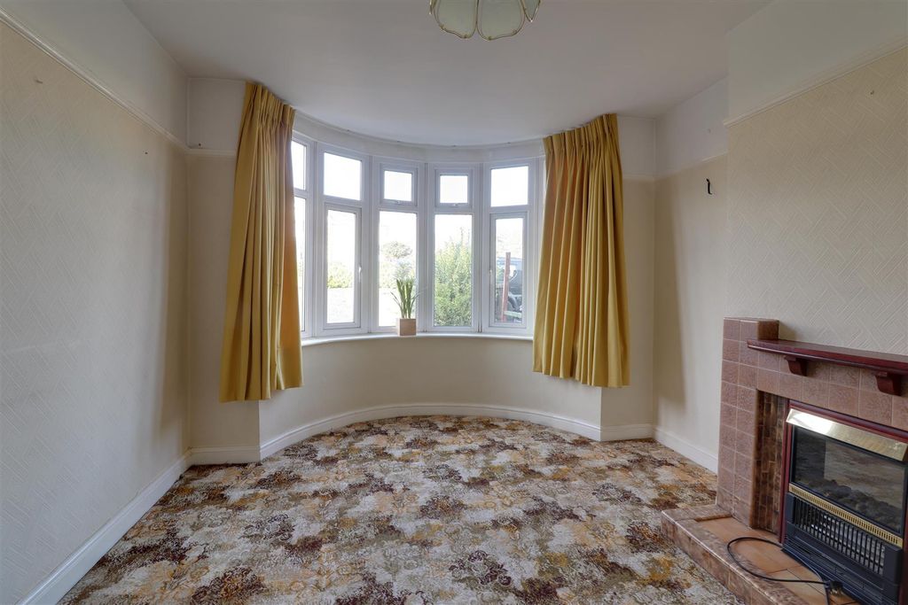 Property photo 2 of 27