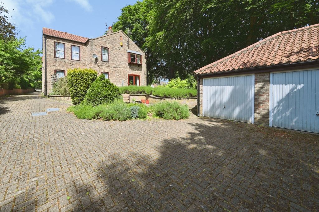 Property photo 1 of 20 Pbox-Img.Jpg
