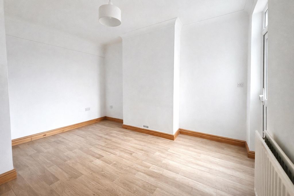 Property photo 3 of 5 Chatgpt Image Mar 31, 2026, 01_58_18 Pm.Png