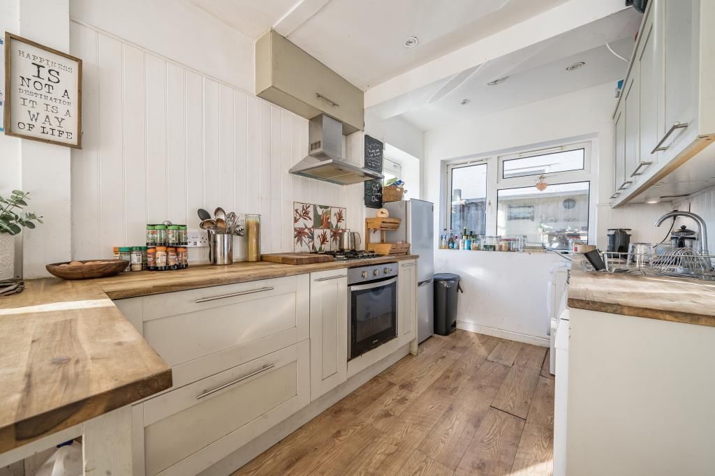 Property photo 2 of 17 Kitchen