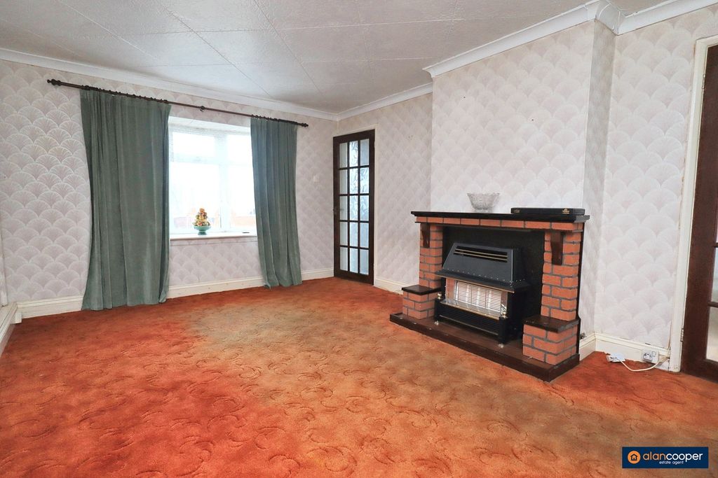 Property photo 2 of 16 3827184