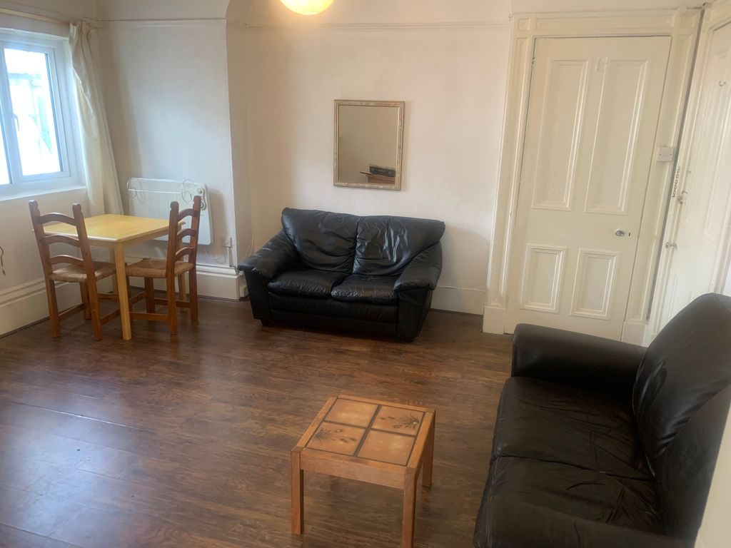 Property photo 2 of 4 Living Room