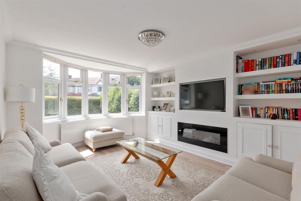 Property photo 2 of 12 Monkleigh Road