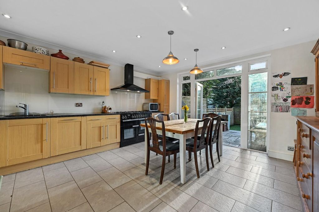 Property photo 2 of 11