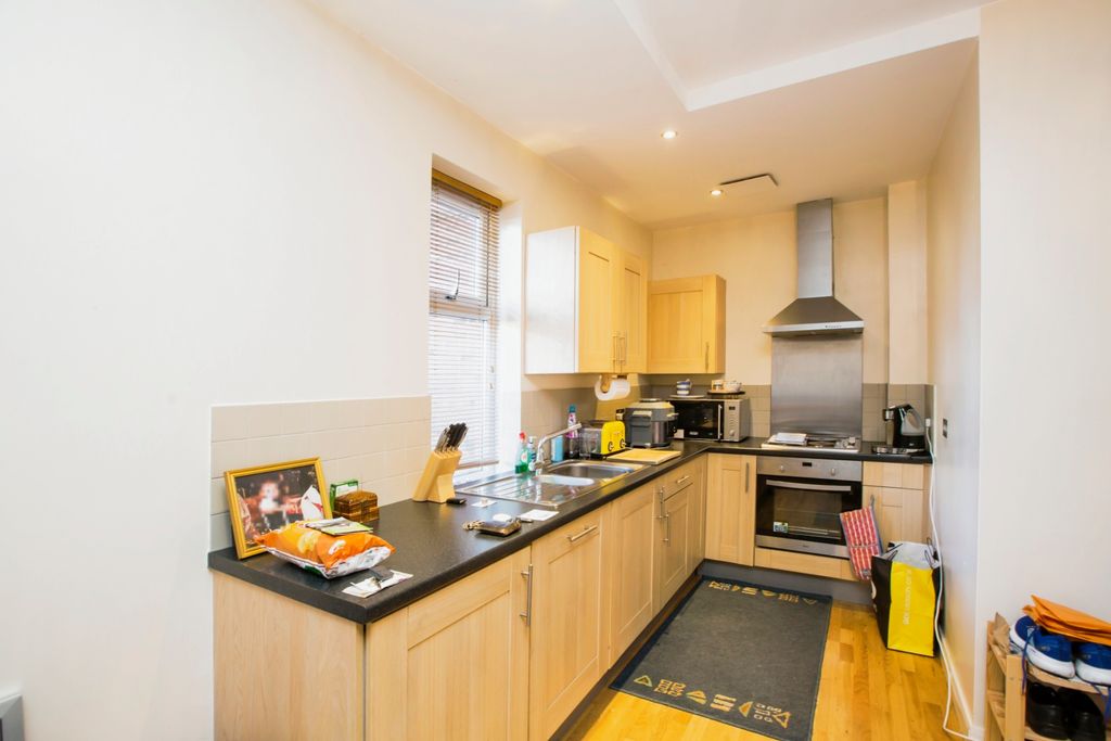 Property photo 3 of 17 Kitchen