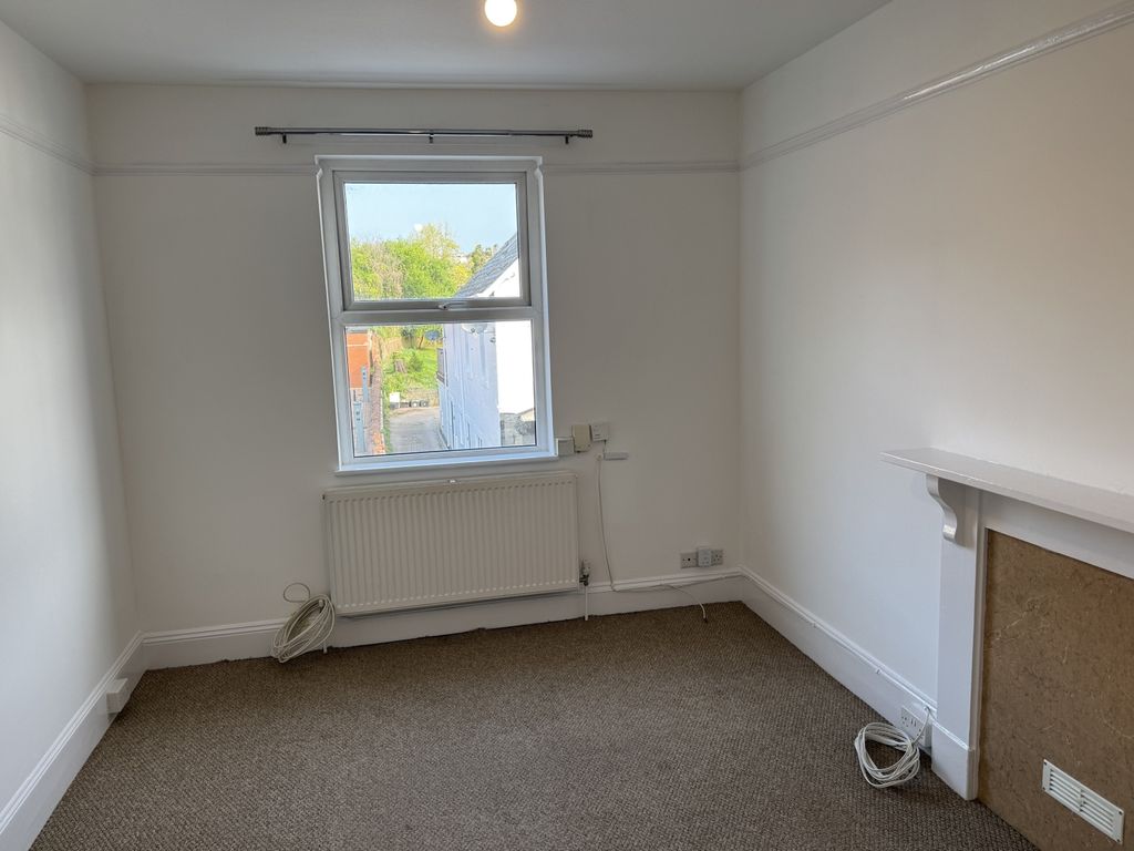 Property photo 3 of 10 Lounge (3)