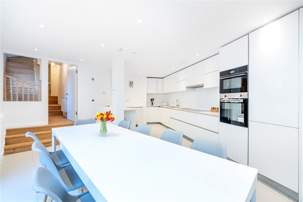 Property photo 3 of 19 Kitchen/Dining Room