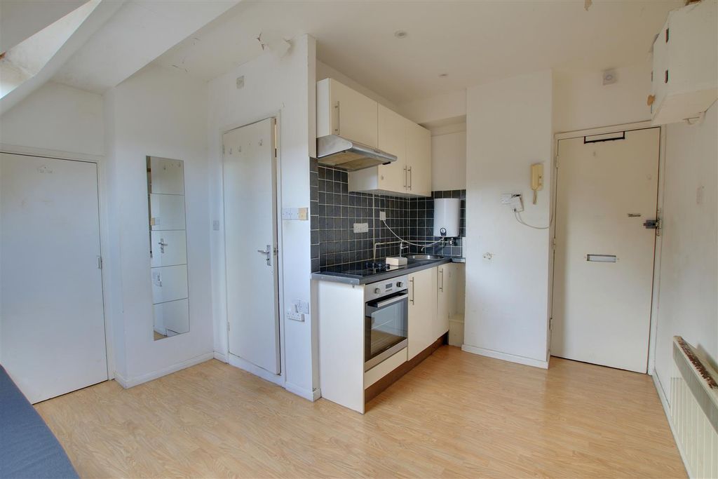 Property photo 3 of 6 Img_7546-Img_7548.Jpg