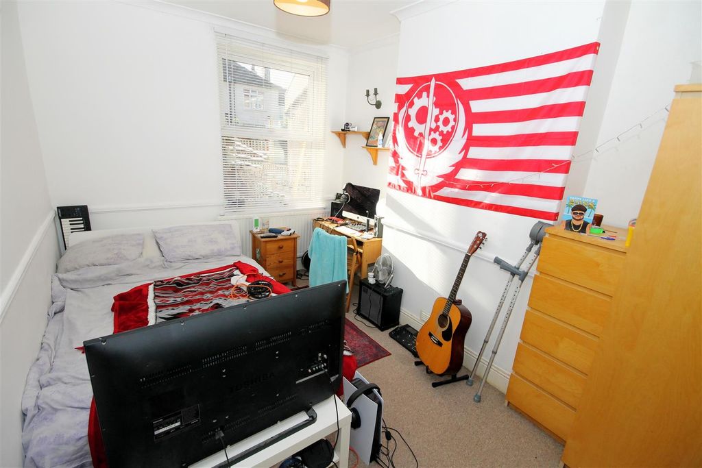 Property photo 3 of 9 Bedroom