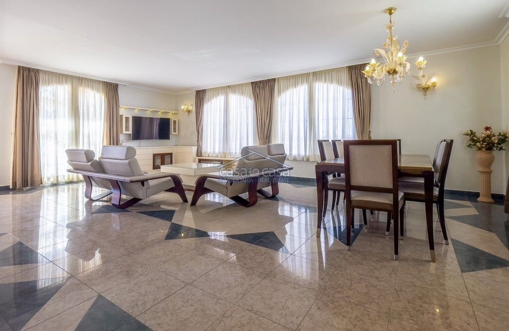 Property photo 3 of 79