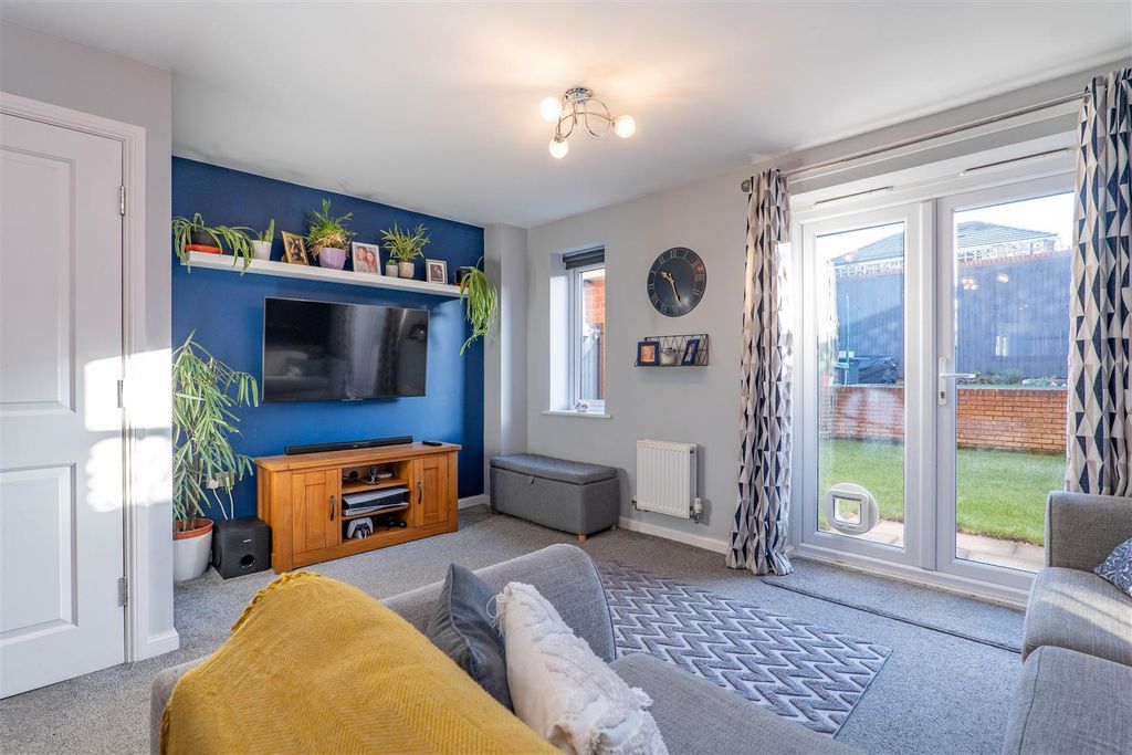 Property photo 2 of 31 Lounge/Diner