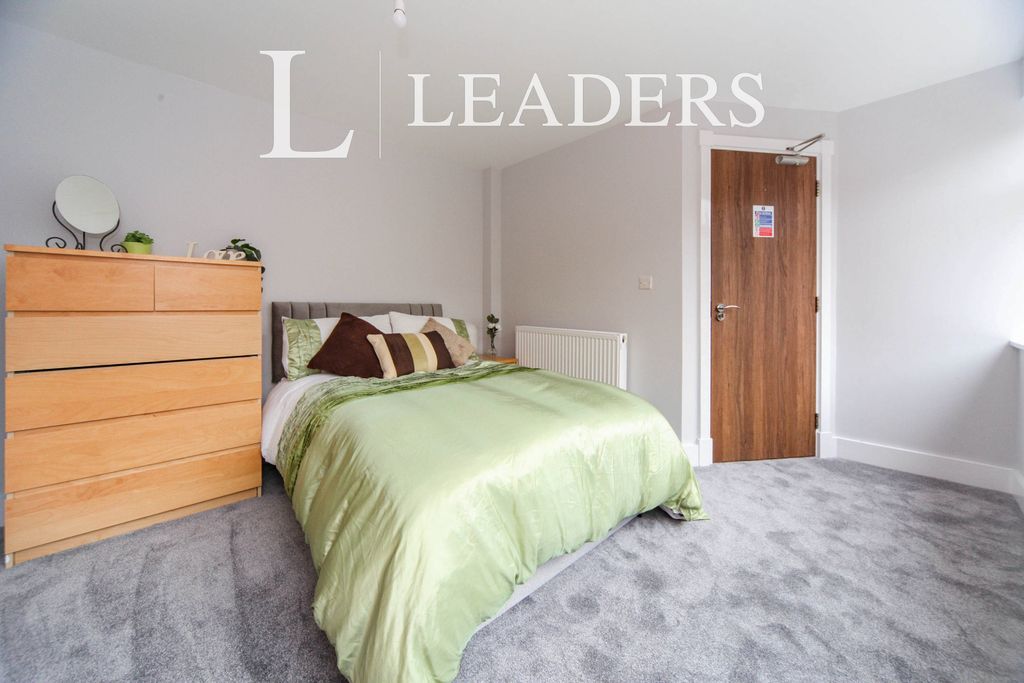 Property photo 2 of 8 B