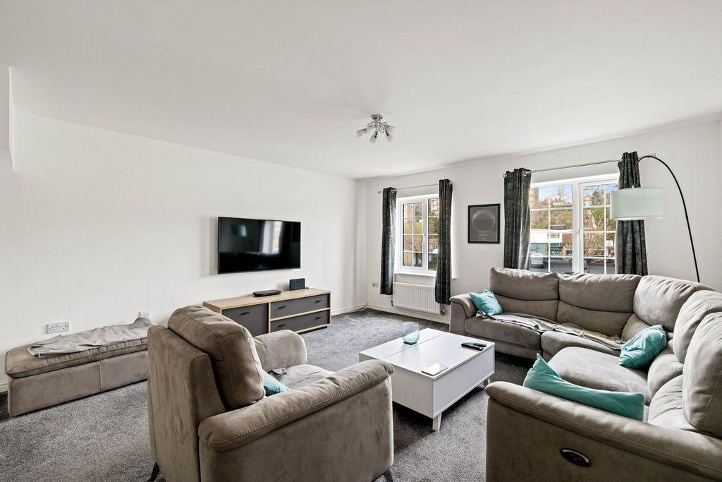 Property photo 2 of 22