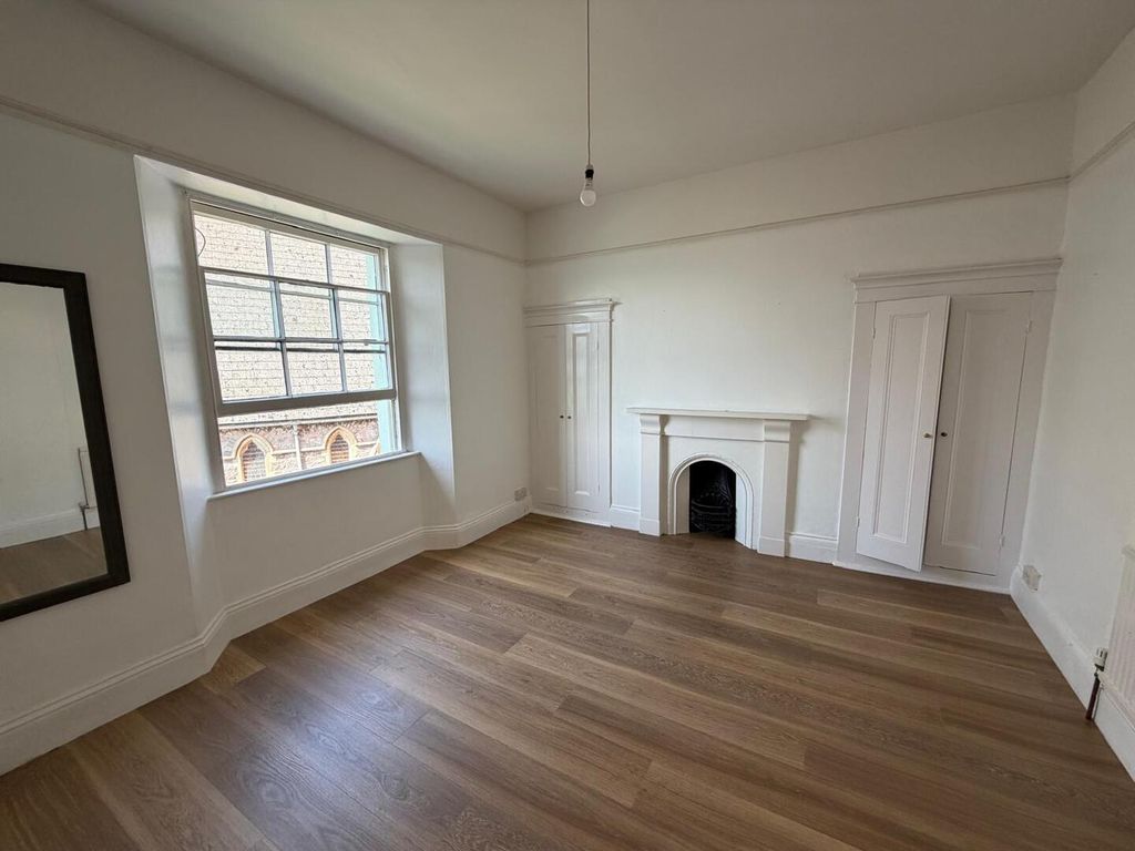 Property photo 1 of 3 Bedroom