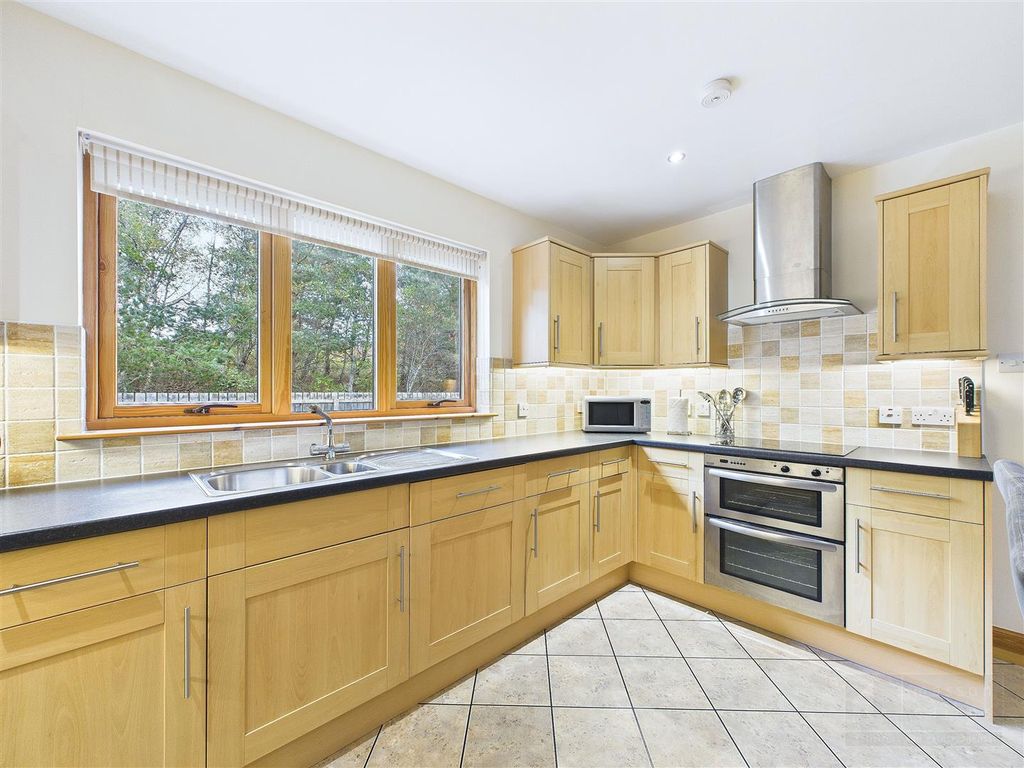 Property photo 3 of 30 Kitchen & Dining