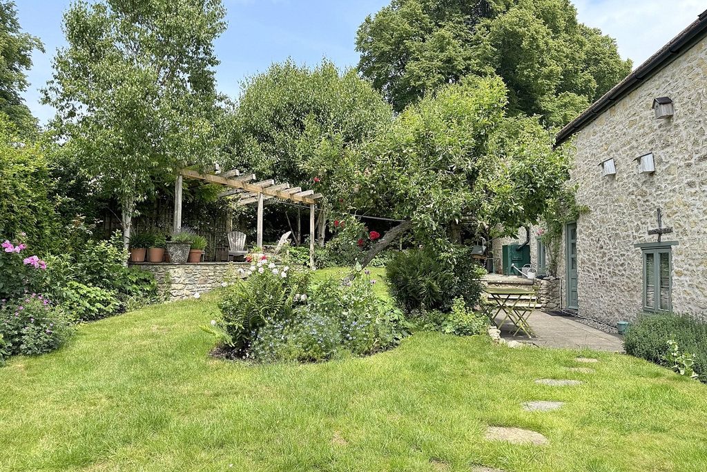 Property photo 2 of 17 Picture No. 28