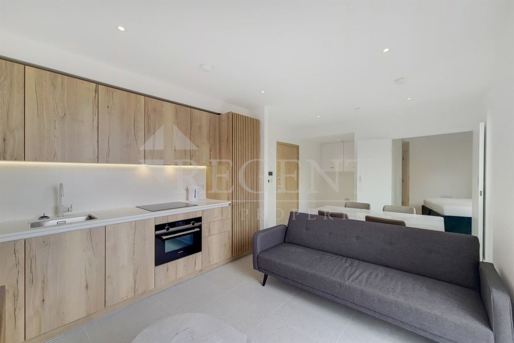 Property photo 3 of 14 Open Plan