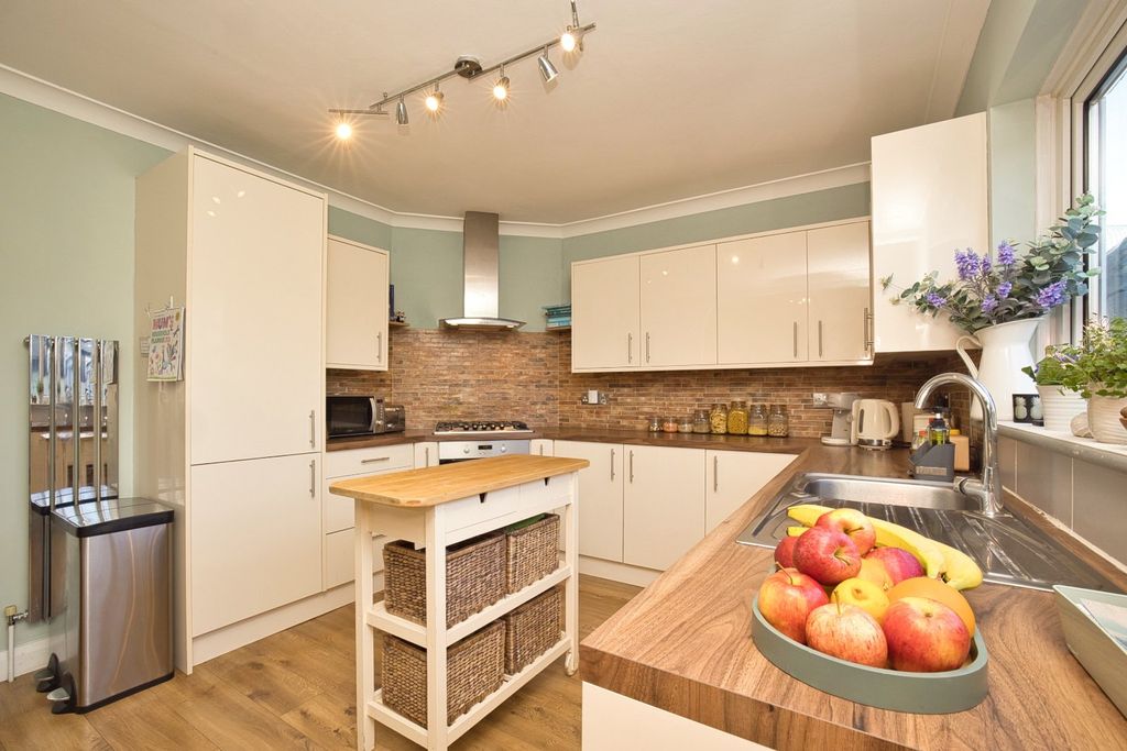 Property photo 3 of 14 Picture 3