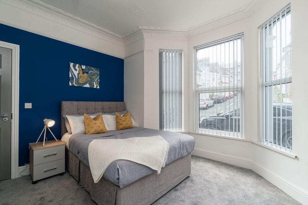 Property photo 1 of 13 0011