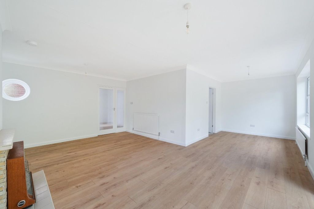 Property photo 3 of 14 Windmill Lane