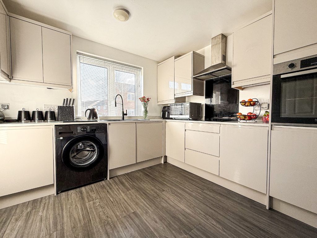 Property photo 2 of 18 4766635