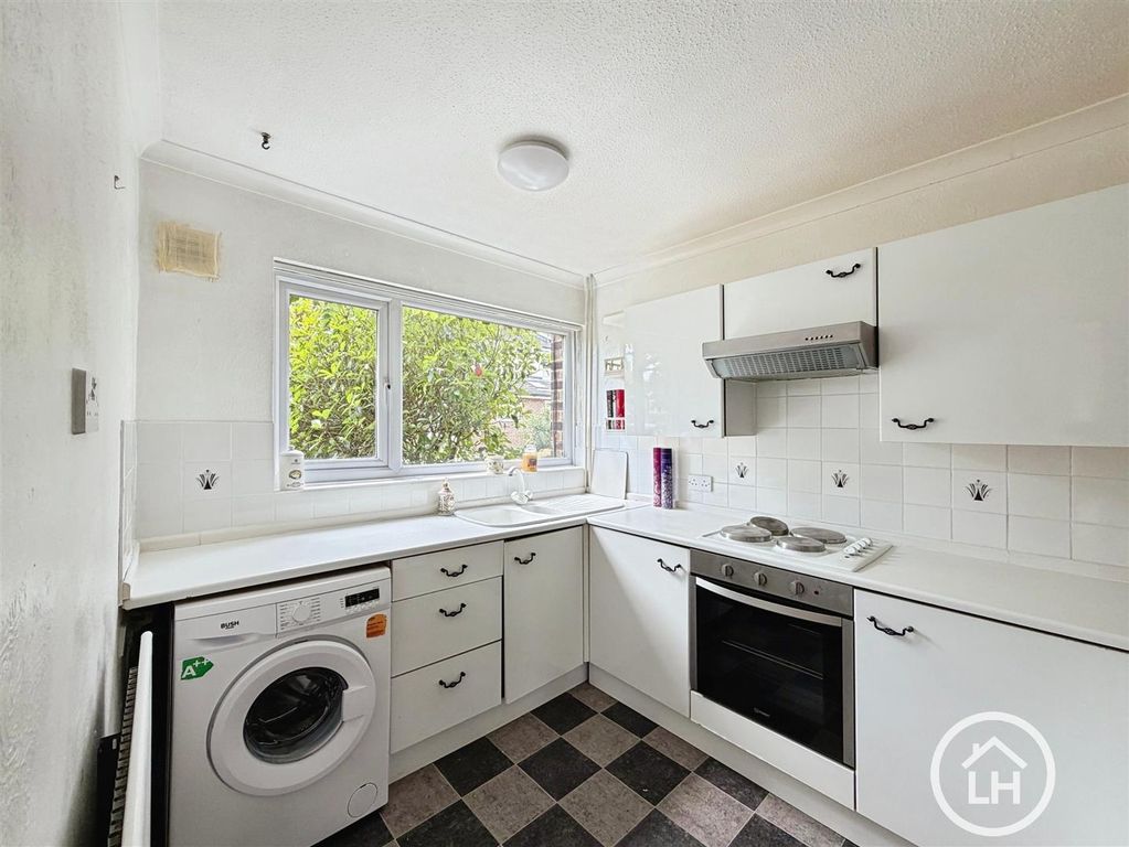 Property photo 3 of 12 Kitchen