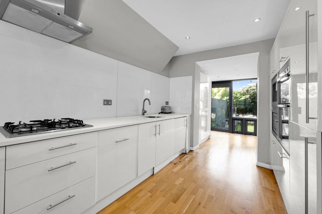 Property photo 3 of 22