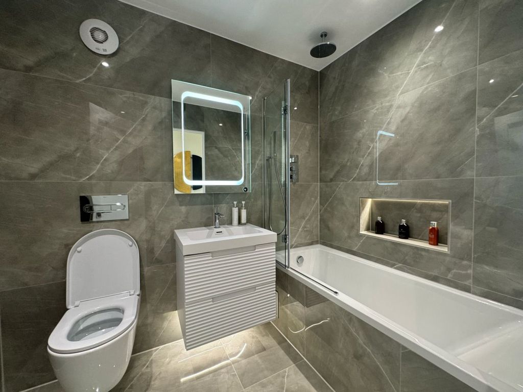 Additional image 15 of 2 bed flat for saleWest Wycombe Road, High Wycombe HP12