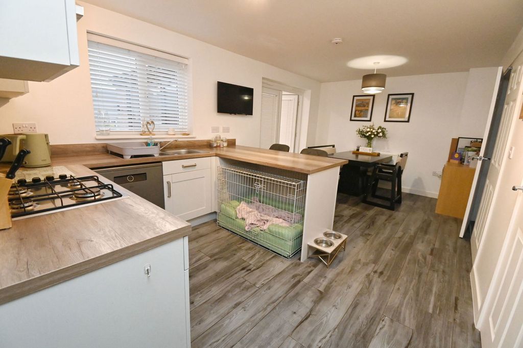 Property photo 2 of 23