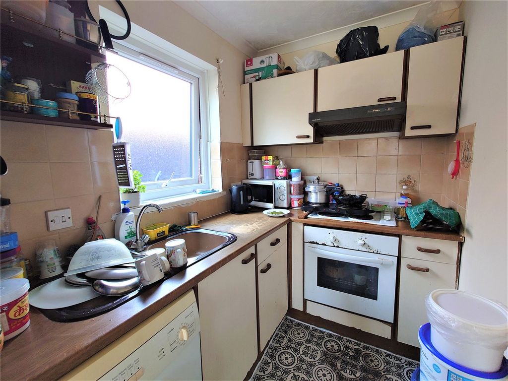 Property photo 2 of 4 Kitchen