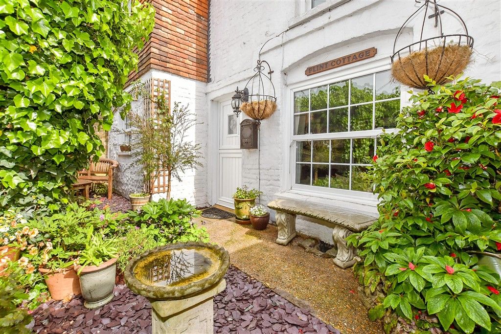 Property photo 1 of 12 Front Garden