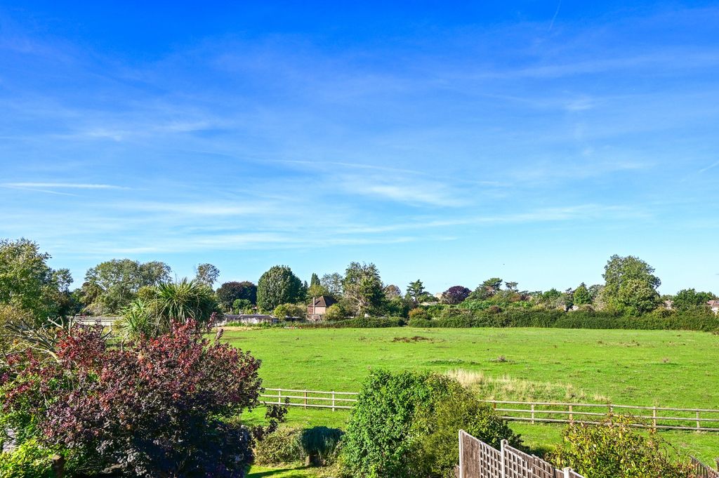 Property photo 3 of 14 Picture No. 12