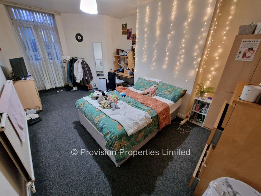 Property photo 2 of 8 Photo